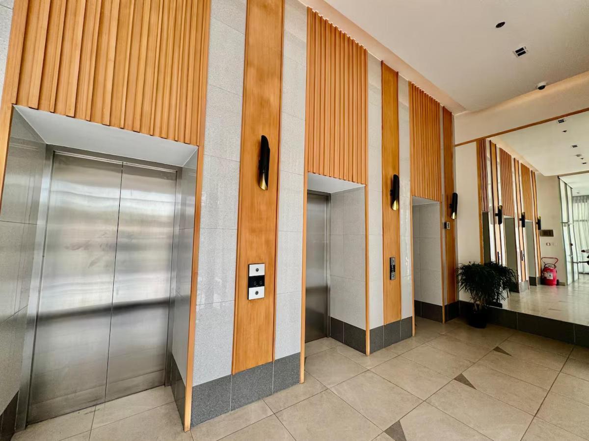 Aparthotel 2br Qc Furnished W 300mbps Net Free Pool Use *