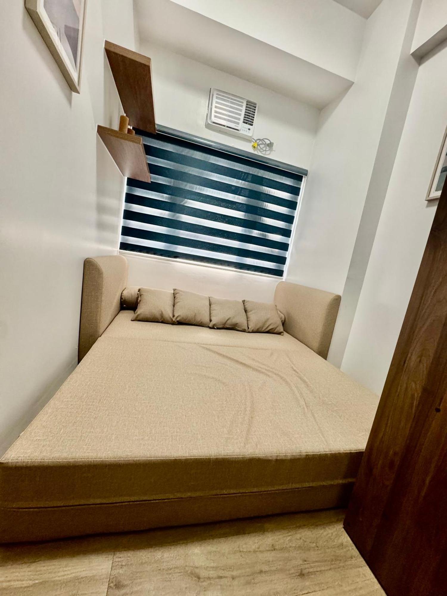 2br Qc Furnished W 300mbps Net Free Pool Use *