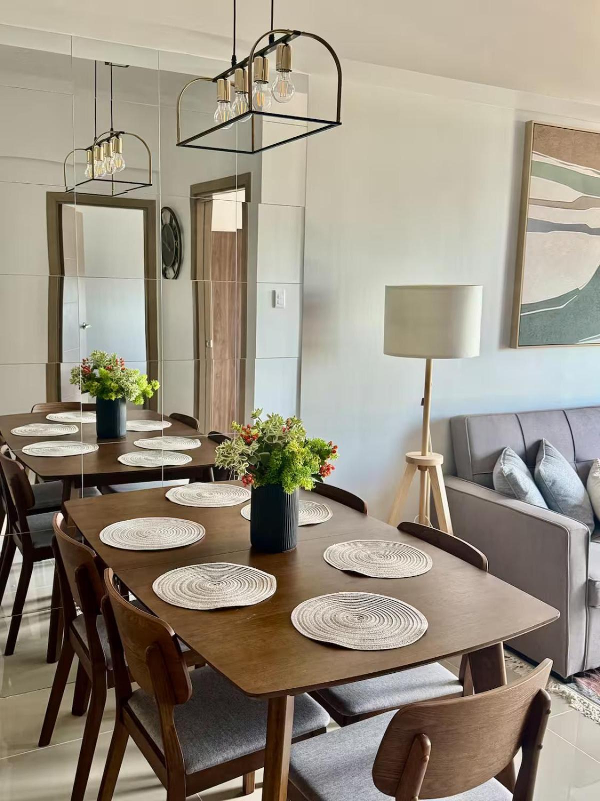 2br Qc Furnished W 300mbps Net Free Pool Use