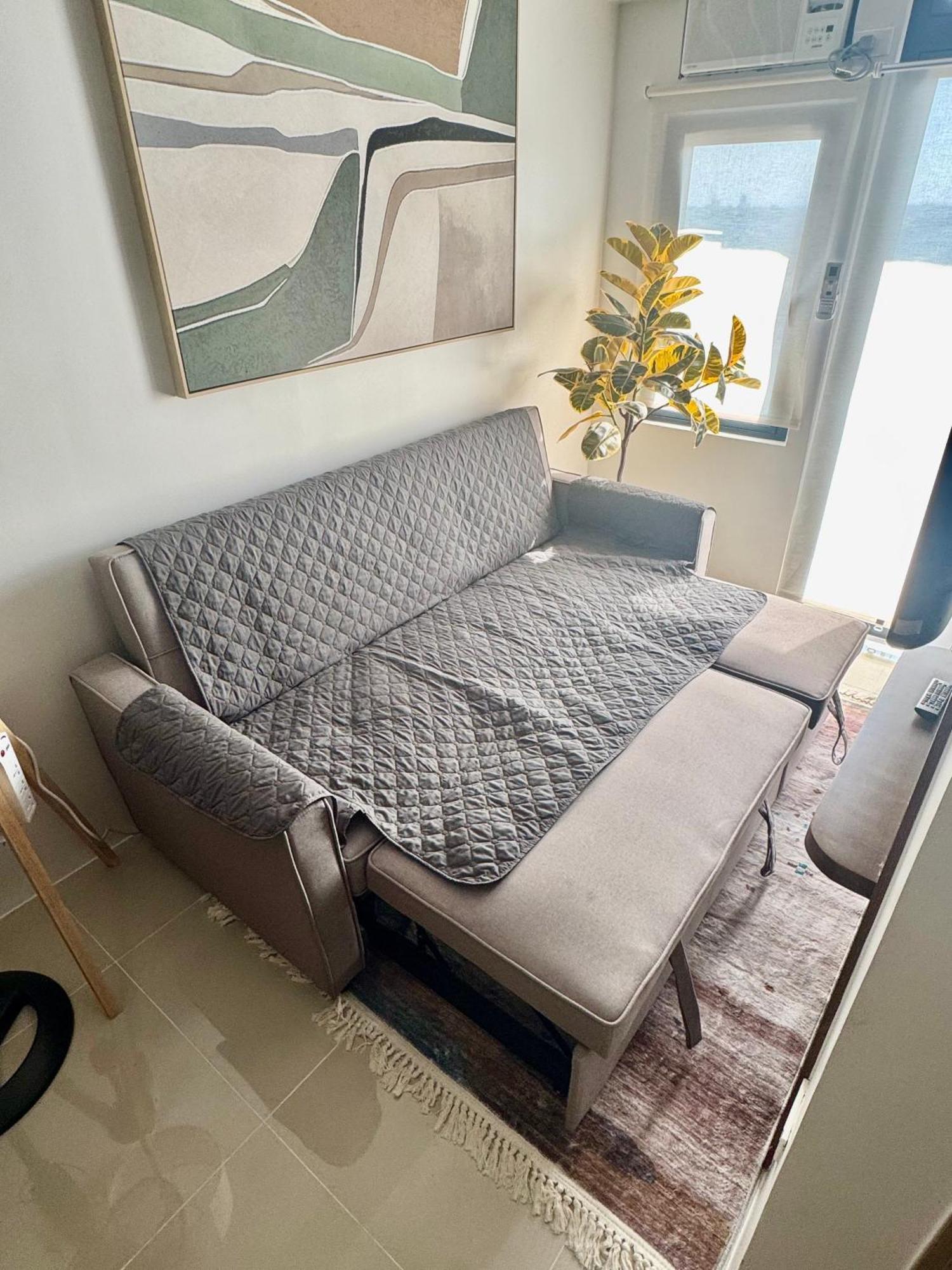 2br Qc Furnished W 300mbps Net Free Pool Use * Manila