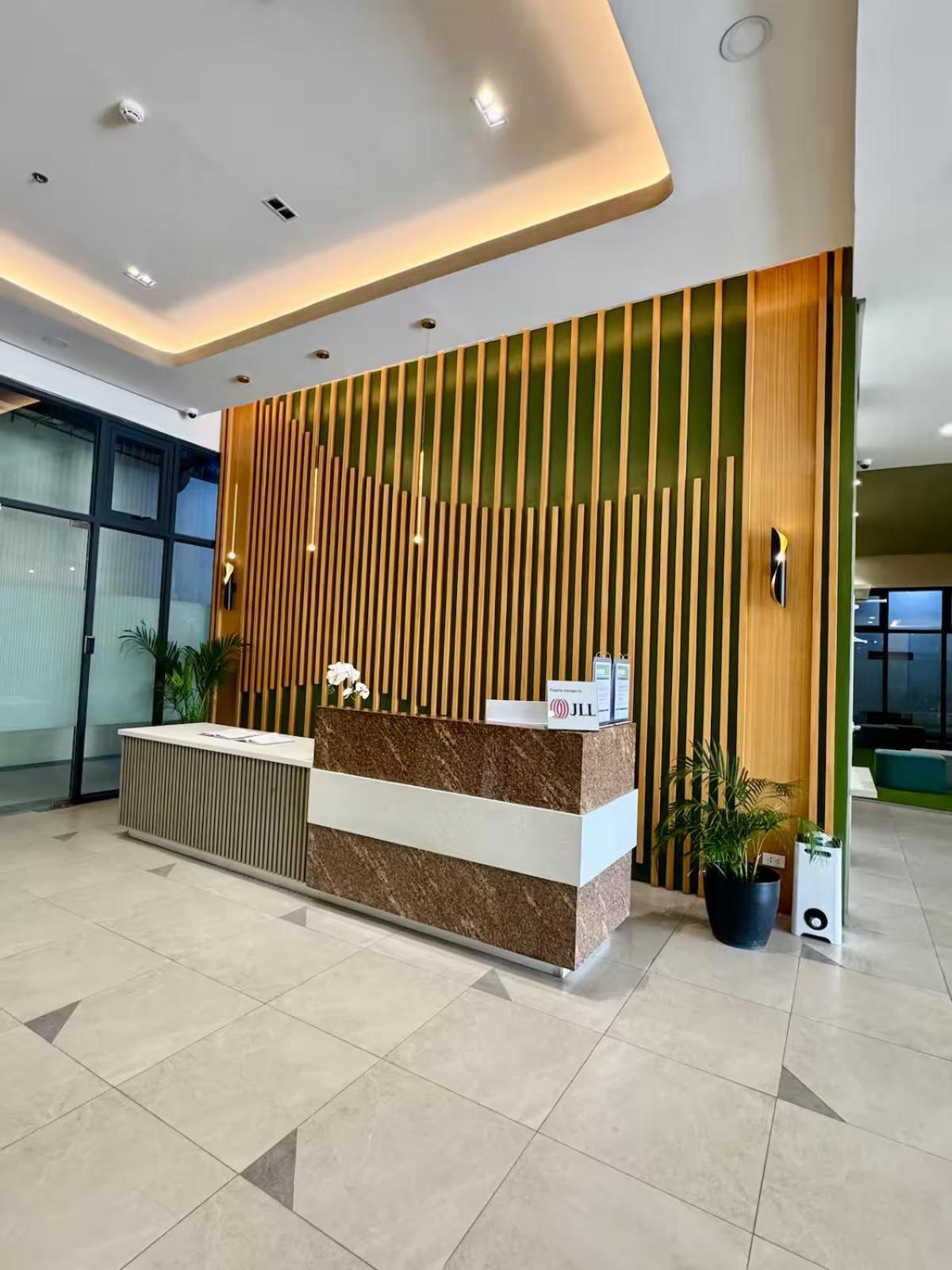 2br Qc Furnished W 300mbps Net Free Pool Use Manila