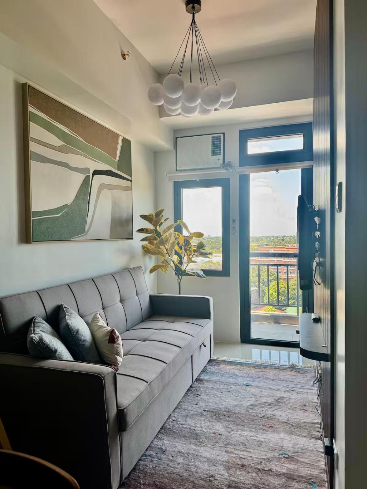 2br Qc Furnished W 300mbps Net Free Pool Use *